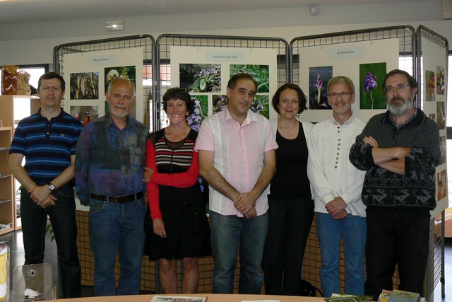 Une partie des organisateurs de l'exposition BiodiverCité Noncesse 2012 devant les panneaux