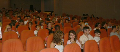 Plus de 100 personnes dans l'auditorium