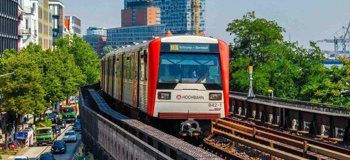 Le "Hochbahn" : un train aérien