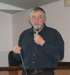 Jean-Paul GRANGER, présentant la situation sur les antennes relais.