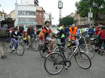 Place Arnaud Bernard - heureusement les autres communes comme l'Union ont répondu à l'appel