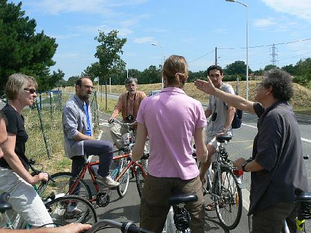 P1070611.JPG - Discussions animées.