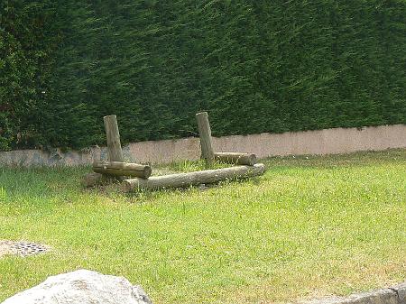 P1070618.JPG - Banc en mauvais état.