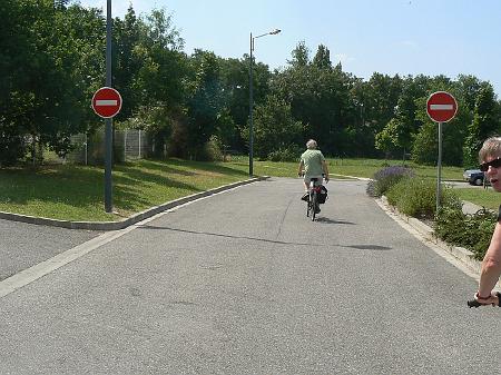 P1070628.JPG - La circulation vélo à contre-sens doit-elle être autorisée par décret municipal ?