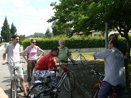 P1070637.JPG - Discussions.