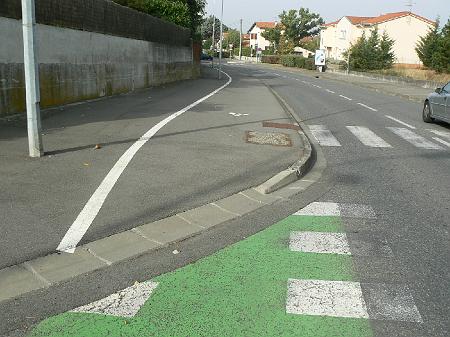 P1090055.JPG - Signalisation et dénivelé corrects.