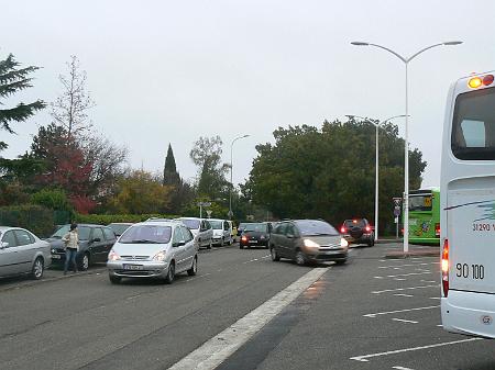 0811F013.jpg - Certains tentent des manoeuvres peu orthodoxes.