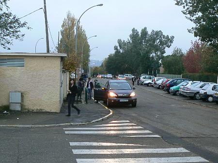 0811F015.jpg - Un seul objectif : déposer au plus près de l'entrée ...