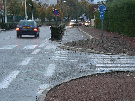 0810F224.jpg - Détail de carrefour.