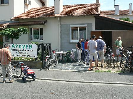P1070644.JPG - De retour au "camp de base" bour un débriefing convivial autour d'une boisson bien méritée.